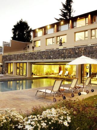 🌟 Bariloche Bliss: Art & Luxury at El Casco 🏨✨