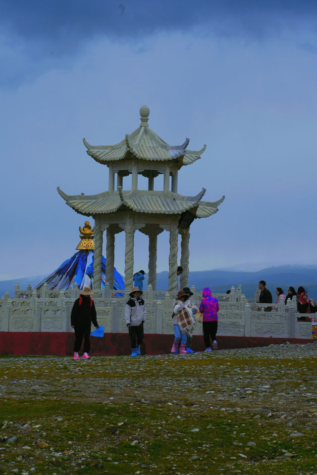 夏日避暑寶地，怎麼能少得了涼快到要穿衝鋒衣的青海湖，攻略來了