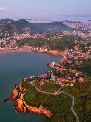 온령의 여행: 산과 바다 사이의 시적이고 로맨틱한 만남