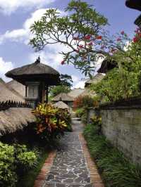 🌴🛏️ Bali Bliss: Ubud's Luxe Retreat 🌺🌞