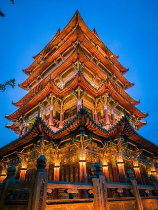 Kunming version of 'Hong'en Temple', Dongxiang Pavilion on Santai Mountain