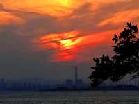 煙台的浪漫日落，天馬棧橋之約。。