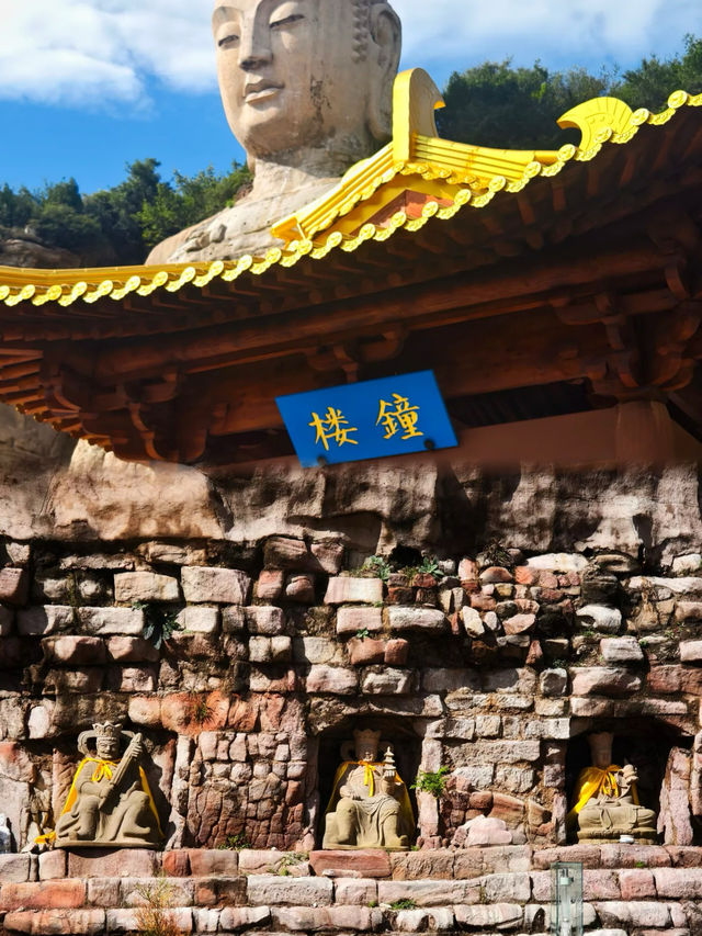 這座山地宮內瘞埋着五重棺槨密存的舍利子。