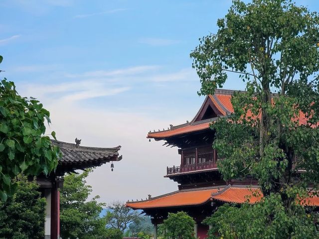 大隱隱於市，臨近城市的桃源。