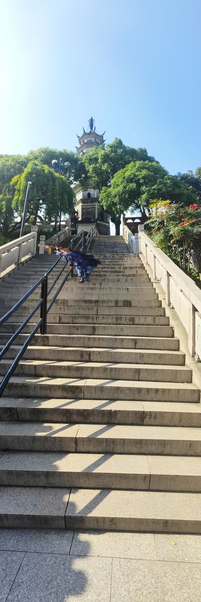 蘇州上方山景區（）。