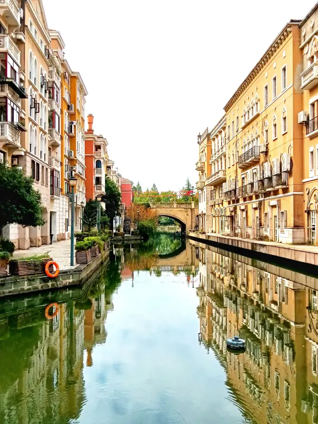 Europe trip: A romantic itinerary for friends. 