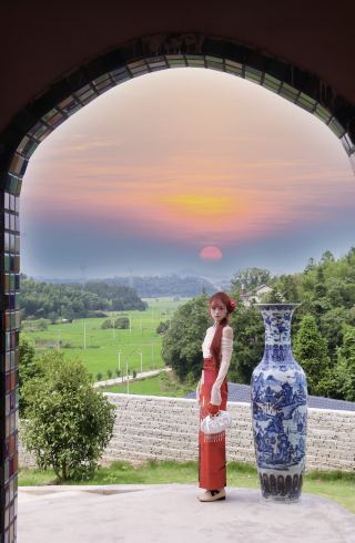 Jingdezhen, Jiangxi | Took my life photo at the Porcelain Palace