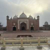 🏰  The Taj Mahal: A Timeless Wonder 🌅    