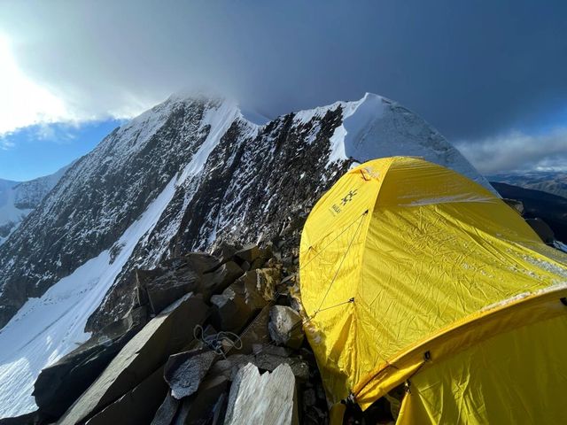 那抹勒多曼因藍！攀登6112米技術雪山！