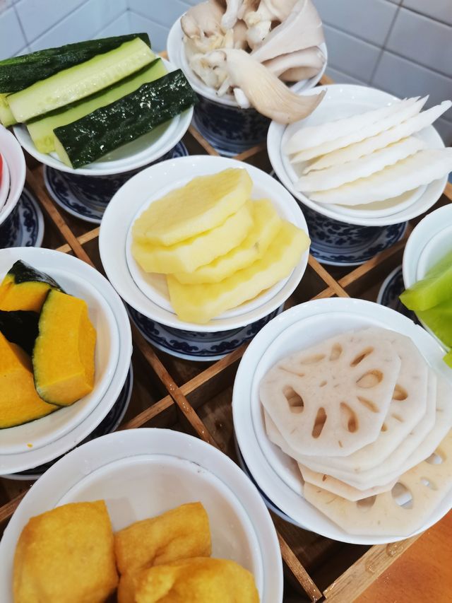 問咗N次！藏喺老街嘅寶藏酸湯火鍋