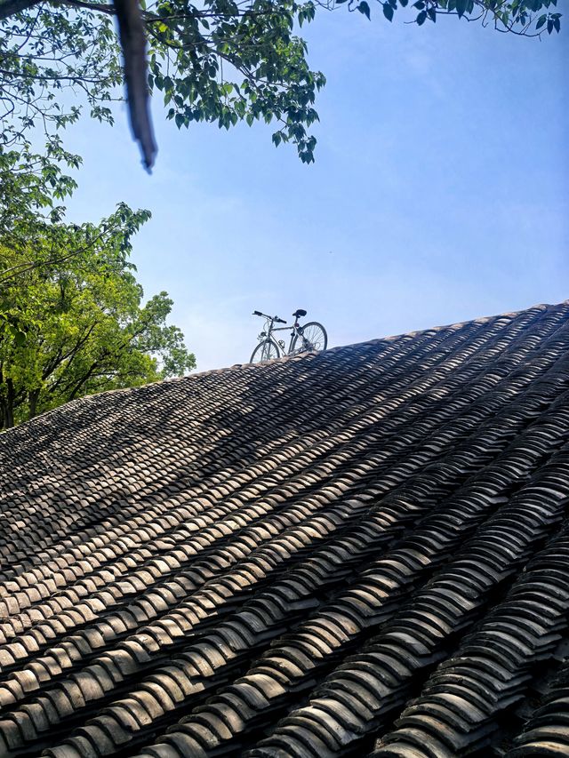 重元寺門口竟然有商業街，簡直絕了  項目由唐人山水文旅操刀，依託重元寺商業街的復古建築，搖身一