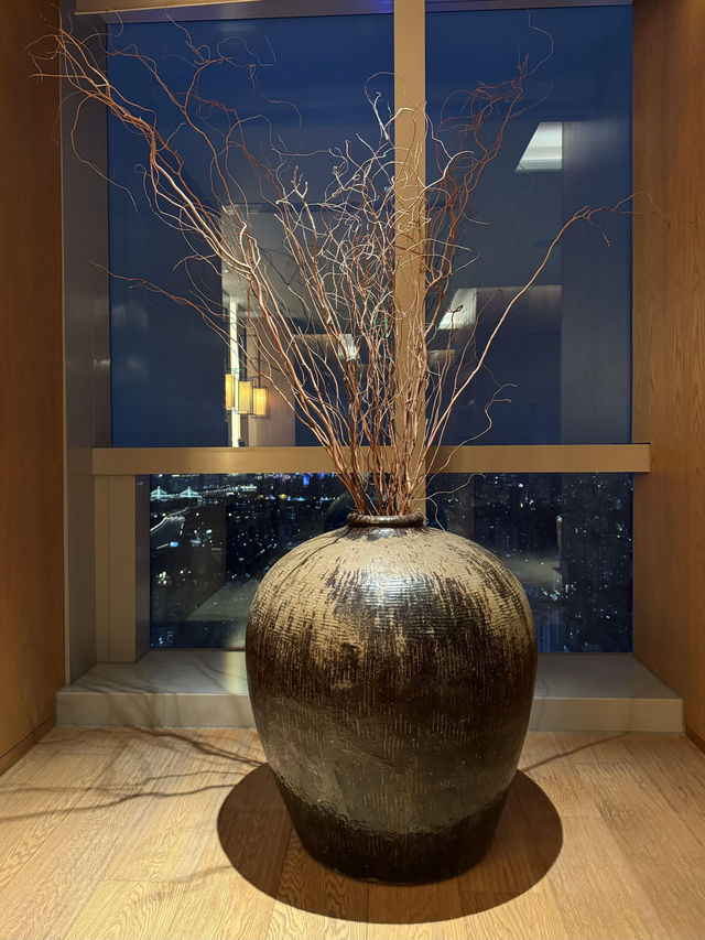 廣州柏悅泳池｜把廣州塔泡進蒂芙尼藍裡🏊‍♀️
