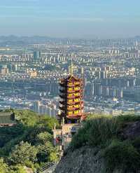 晨鐘暮鼓，香爐峰登高尋禪