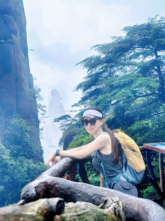 Cảnh quan vô tận nằm trên những đỉnh núi nguy hiểm—Núi Tam Thanh