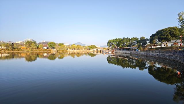 清晨的陽光下,珠璣巷是那麼的純粹、那麼的通透 清晨的陽光下,珠璣巷是那麼的純粹、那麼的通透