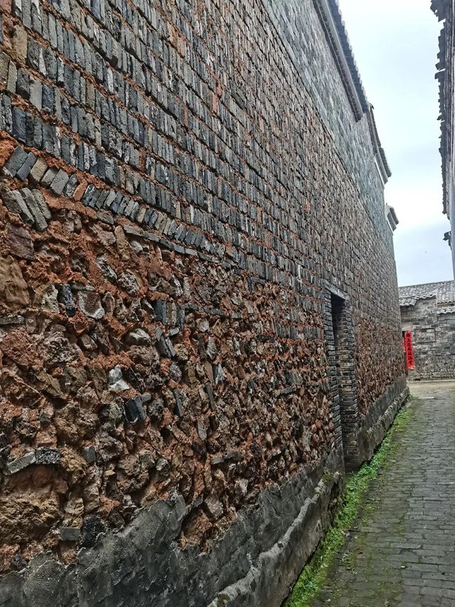 踏足賈家古村：在青磚黛瓦間觸摸千年文脈   當城市的喧囂淹沒了時光的腳步，總有一些古村落靜靜佇立，珍