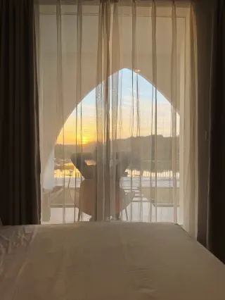 My child is working as a farmer at Jiashun Farm, while I'm admiring the lake view in Zhilanqiu.