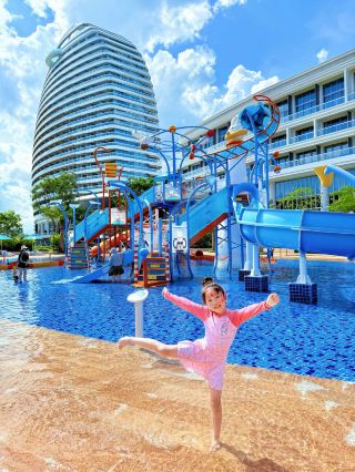 Underrated small town near Sanya for family outings, free to play in the water and catch sea creatures