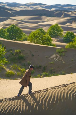 Qinghai | Guinan → Guide: Experience endless blue waters amidst vast desert sands