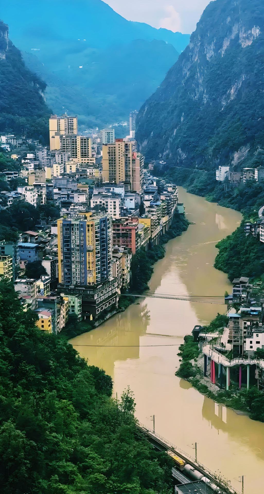 Pemandangan Menakjubkan dari Kabupaten Tersempit di Yunnan.