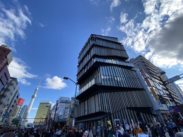 東京・浅草。浅草寺全体を見渡す事ができます『浅草文化観光センター』