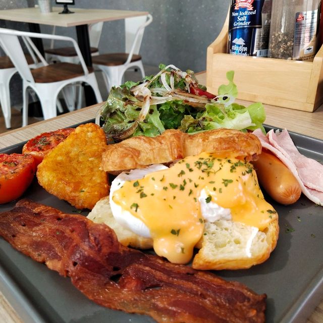 นอนราชธานี...กินที่ Cafe Yu