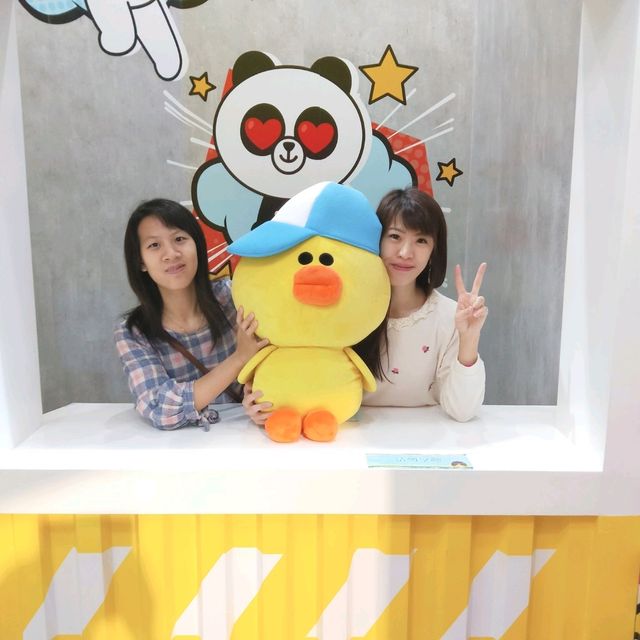 大人小孩都喜歡的歡樂line friends展😊