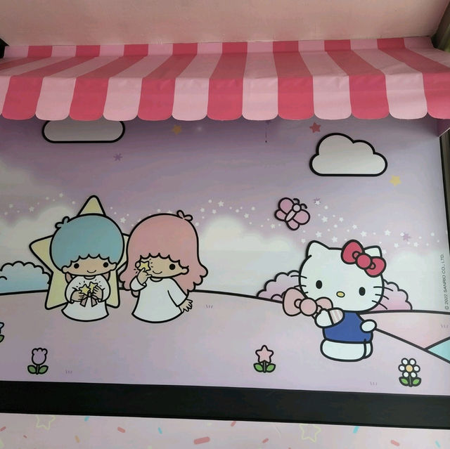 Hello Kitty pop up cafe