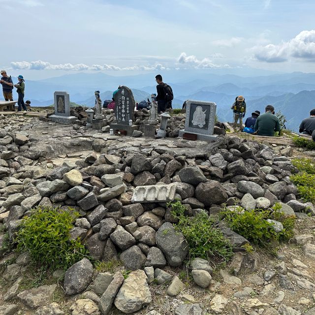 【神奈川】初夏の登山・塔ノ岳山頂にて