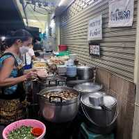 ข้าวแกงสิบบาท ลาดหญ้า