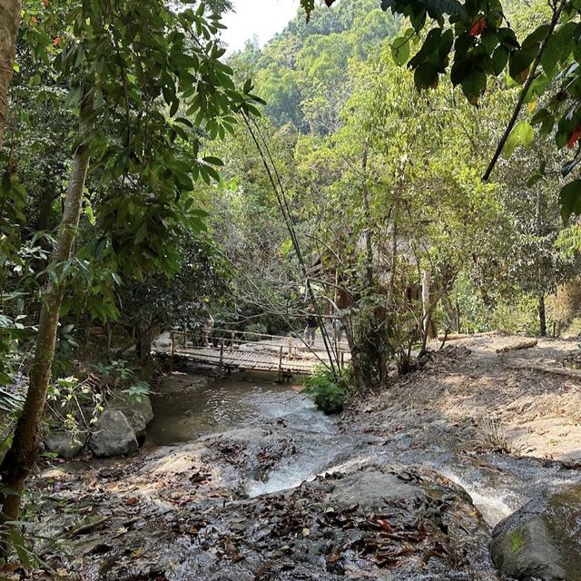 วัดแม่กำปอง วัดสวยท่ามกลางธรรมชาติที่ร่มรื่น