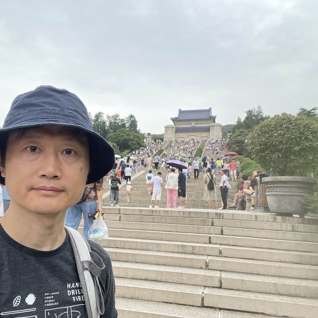 來中山陵緬懷一代偉人