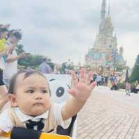 The world's happiest place "Disneyland "