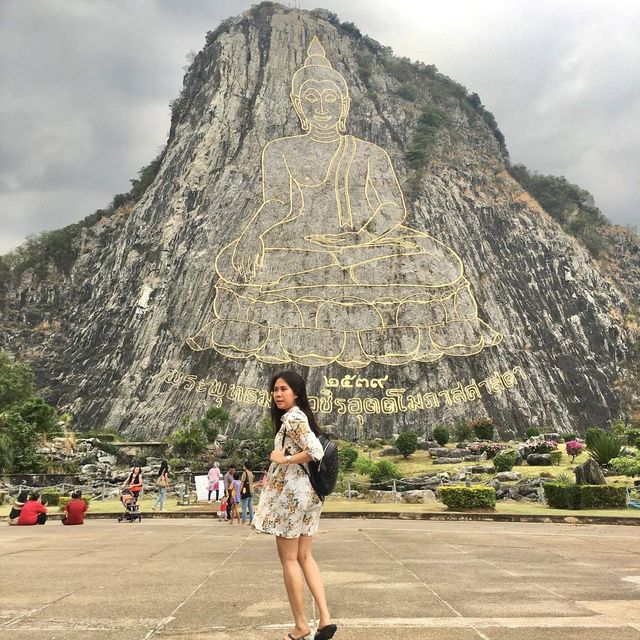 A Giant Buddha Mountain in Chonburi 😌