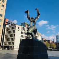 荷蘭🇳🇱鹿特丹Rotterdam 🏋️‍♀️🤸🏻具有故事意義歷史文化的雕像📌 The Destroyed City