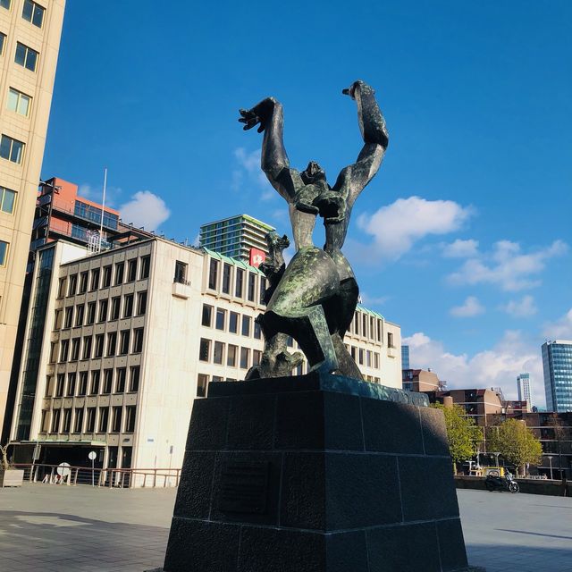 荷蘭🇳🇱鹿特丹Rotterdam 🏋️‍♀️🤸🏻具有故事意義歷史文化的雕像📌 The Destroyed City