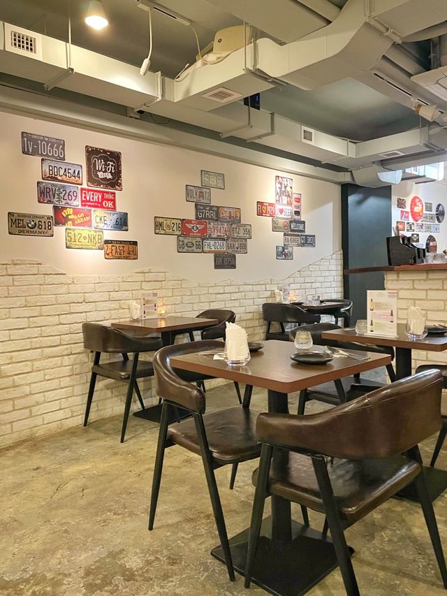 深水埗懷舊工業風餐廳🎶