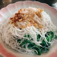 ตำนานก๋วยเตี๋ยวน่าลอง ย่านเมืองเก่าสงขลา🍲✨