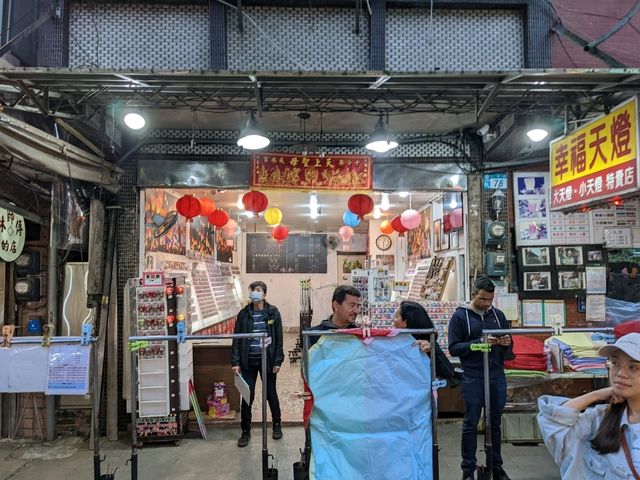 十分老街～放天燈初體驗😆