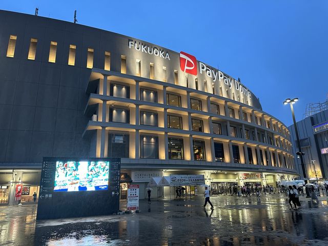 福岡・百道浜。『福岡PayPayドーム』で野球観戦。
