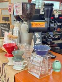Flat White cafe ร้านคาเฟ่สไตล์มินิมอลน่านั่ง 