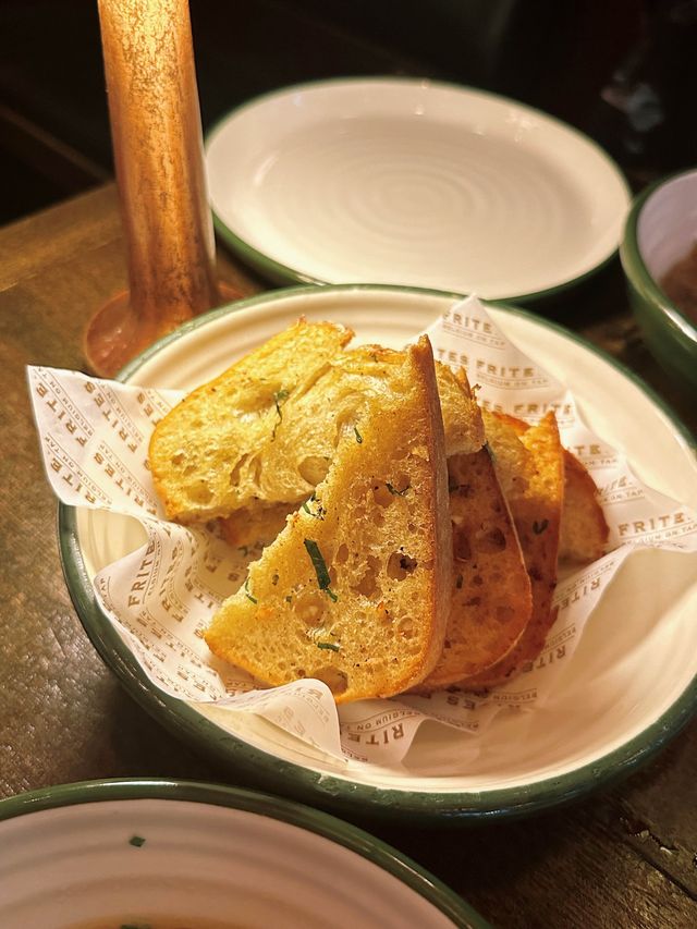 Frites🇭🇰港島氛圍感比利時餐廳🤎🤎 