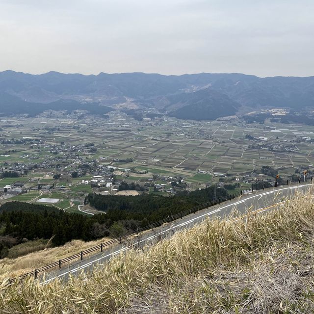 草千里で馬と触れ合おう！！