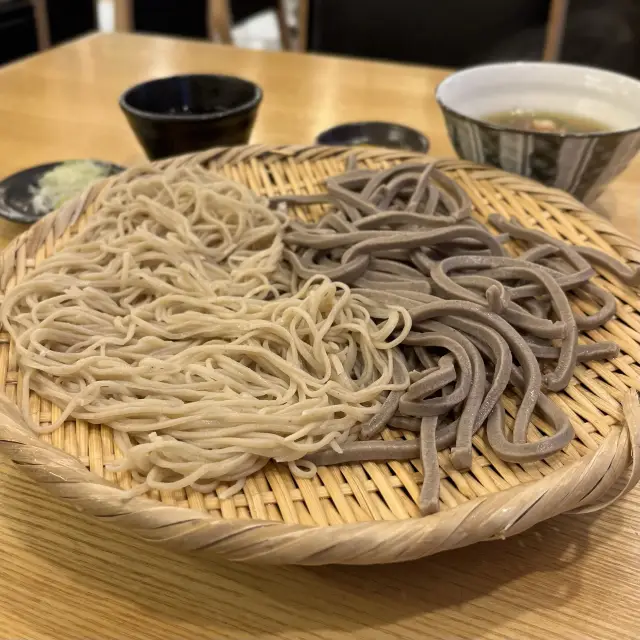 【大阪・難波】蕎麦好き必見！2種類の蕎麦を食べ比べ「そば道 裏なんば店」