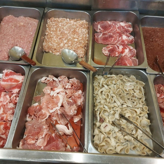 ร้านพุงกางหมูกะทะ ทะเลเผา กาญจนดิษฐ์