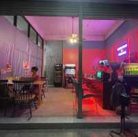 RETRO BAR x FRIENDS 