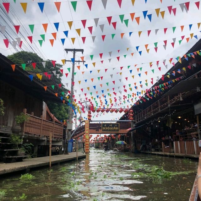 Exploring the Vibrant Floating Markets of Bangkok