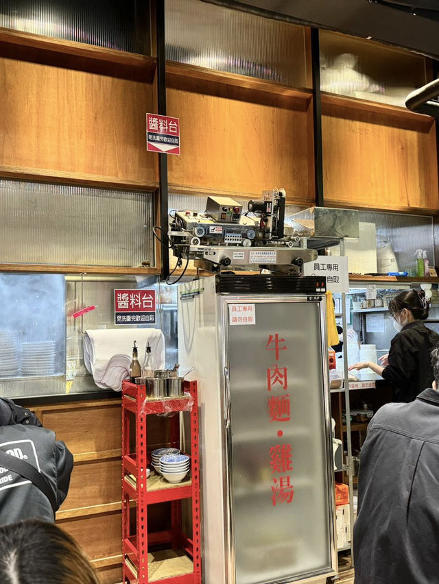 📍台北東區世一牛肉麵👍🏻必飲雞湯😋一併去埋cutecute風手搖飲品店😍