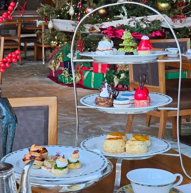 Afternoon Tea ธีมคริสมาสที่ โรงแรม เพนนินซูลา กรุงเทพฯ
