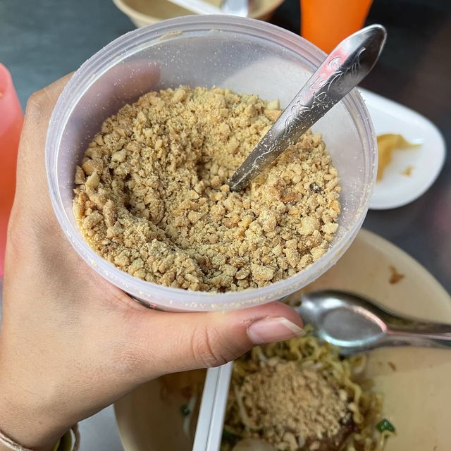 ทานบะหมี่ รับปีมังกร ที่ตลาดน้อย